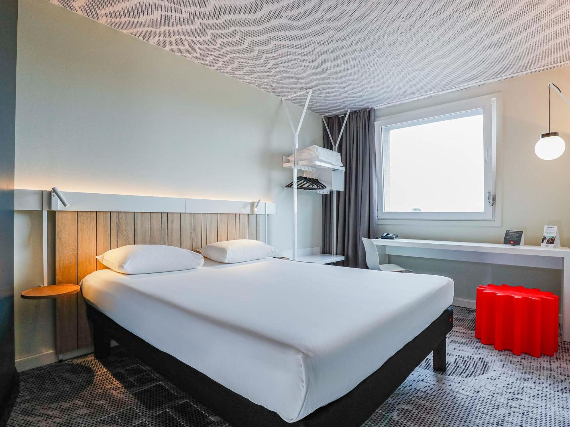Готель Ibis Luxembourg Aeroport Niederanven Екстер'єр фото