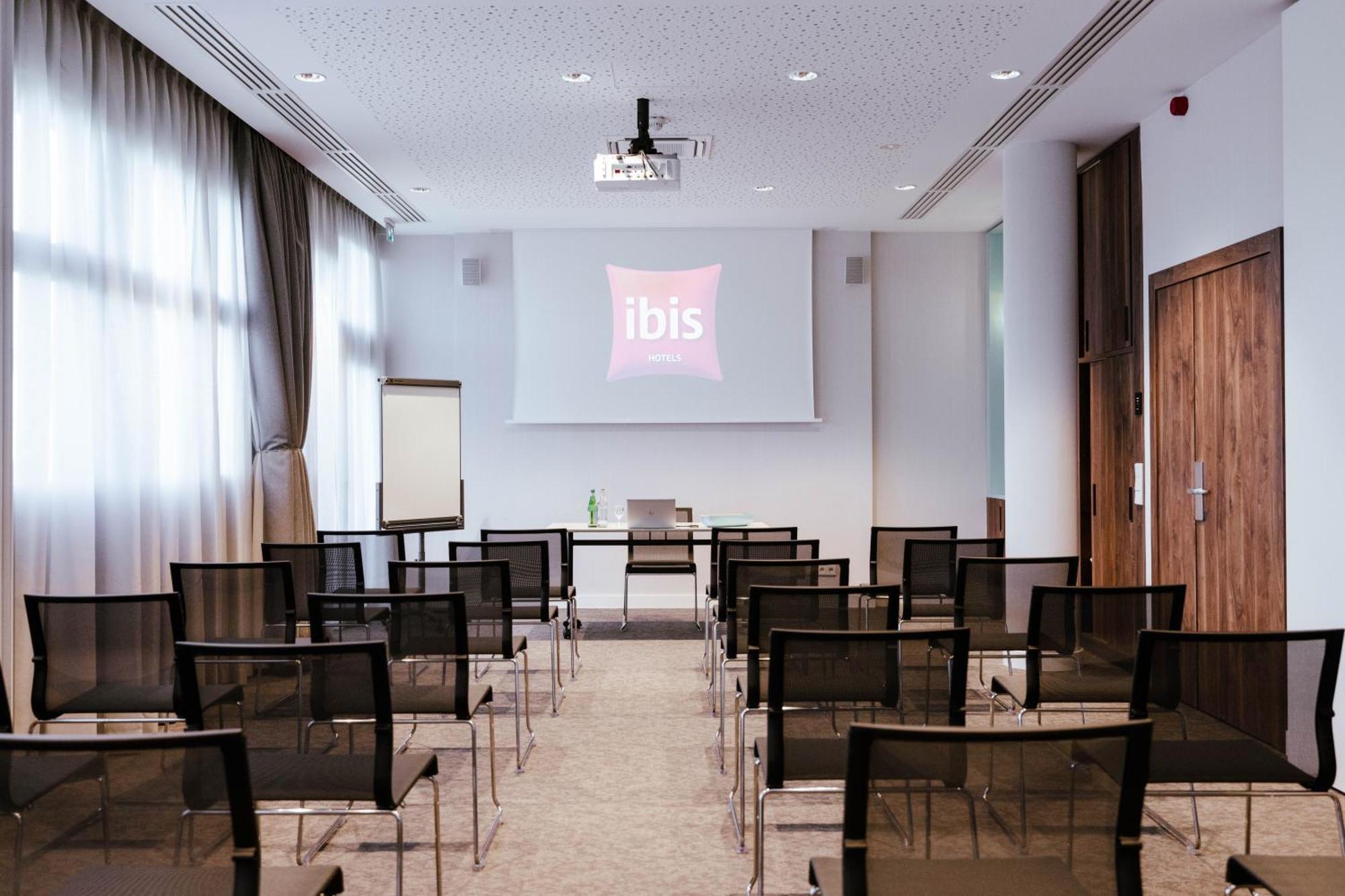 Готель Ibis Luxembourg Aeroport Niederanven Екстер'єр фото
